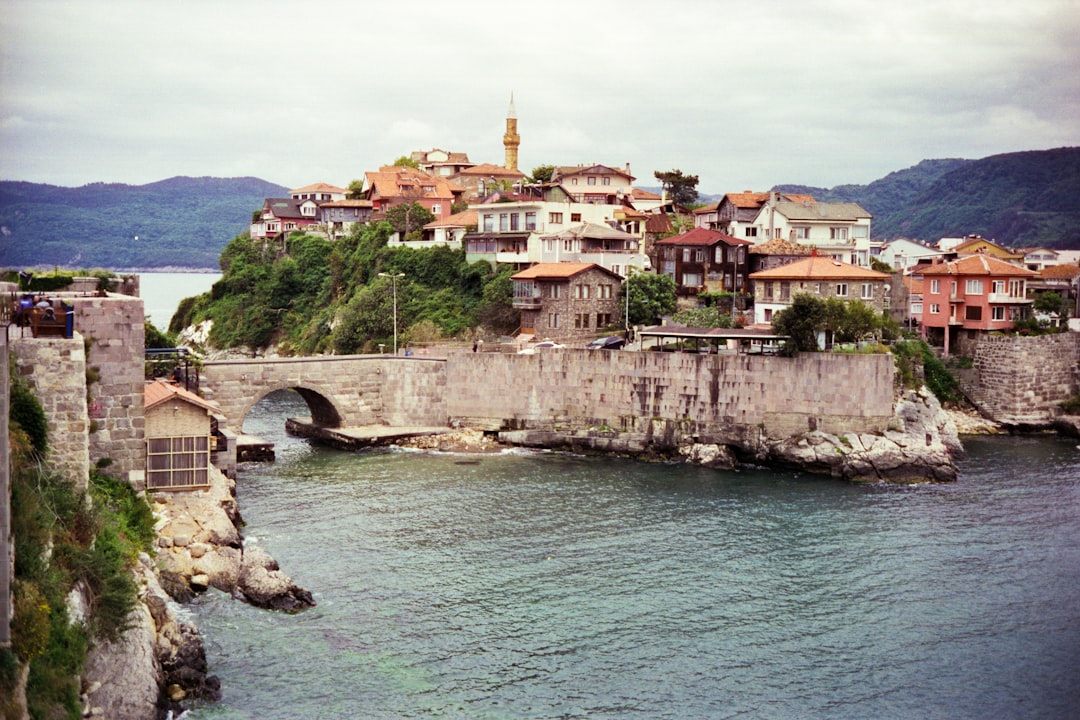 Die Bregut-Moschee in Ulcinj, Montenegro entdecken - Ulcinj | Secret World Trip Planner