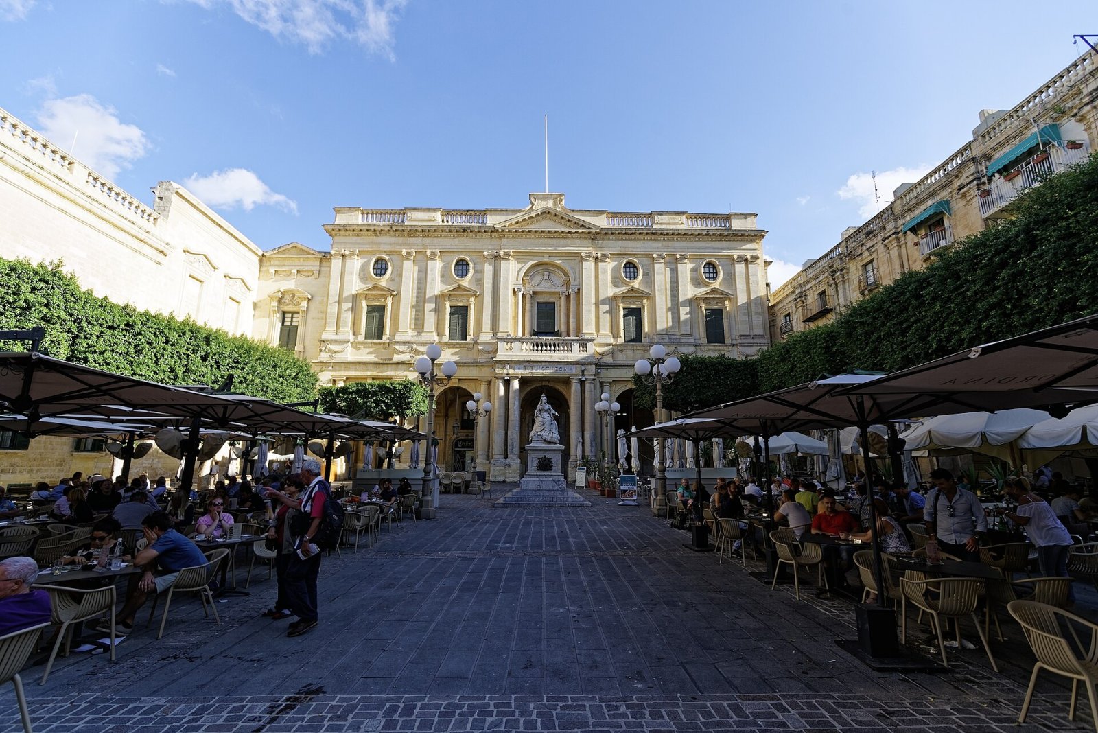 Descubra a pintura Queen Victoria em Malta: uma viagem pela história - Republic St | Secret World Trip Planner
