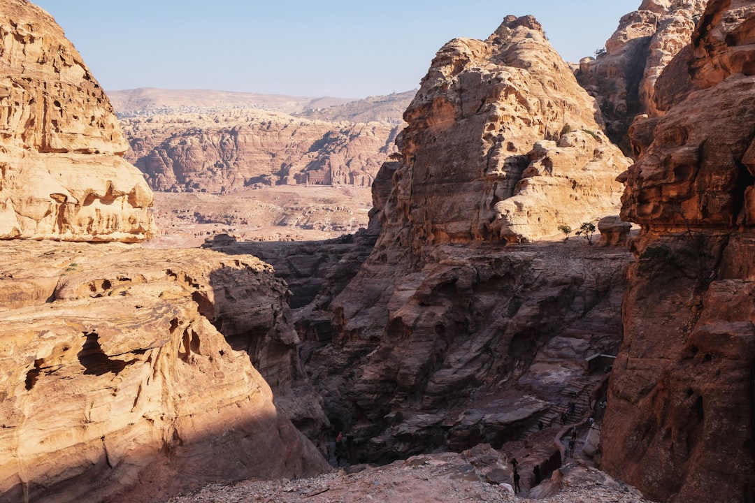 Каньон Хазали: набатейские надписи в пустыне Вади-Рум - GC9F+GP7 Area protetta Wadi Rum | Secret World Trip Planner