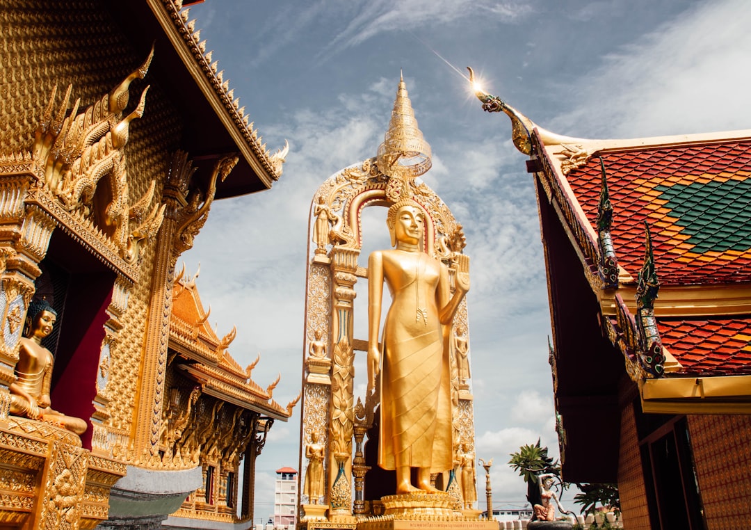 Descubre Wat Salut: una joya cultural en Tailandia - Bang Phli District | Secret World Trip Planner