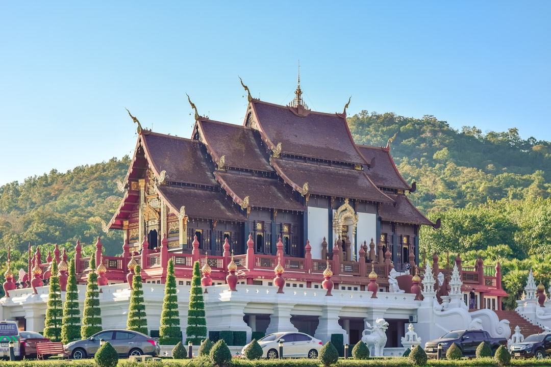 Descubre Wat Phra Phutthabat Tak Pha: un tesoro cultural en Tailandia - Pa Sang District | Secret World Trip Planner