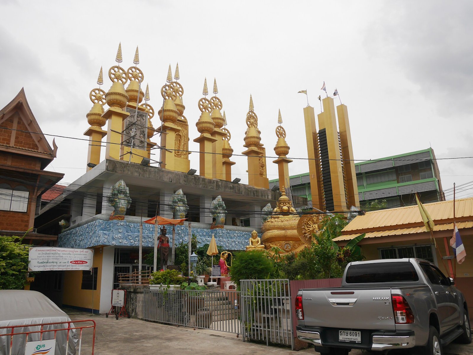 ワット・リアップを発見する:タイの文化的宝物 - Amphoe Mueang Nakhon Ratchasima | Secret World Trip Planner