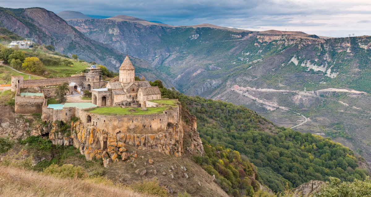 Monastero di Tatev: gioiello medievale sull'abisso armeno - H45 | Secret World Trip Planner