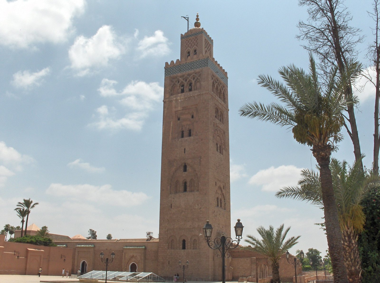 Scopri la bellezza delle Moschee in Marocco - 8F64+35 | Secret World Trip Planner
