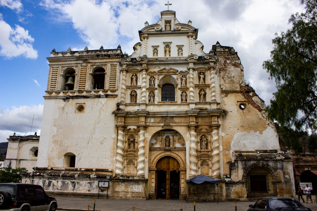マヤ美術館：訪問ガイド - 6 calle y 7 avenida Zona 13 Edificio No. 5 Finca La Aurora Ciudad de Guatemala | Secret World Trip Planner