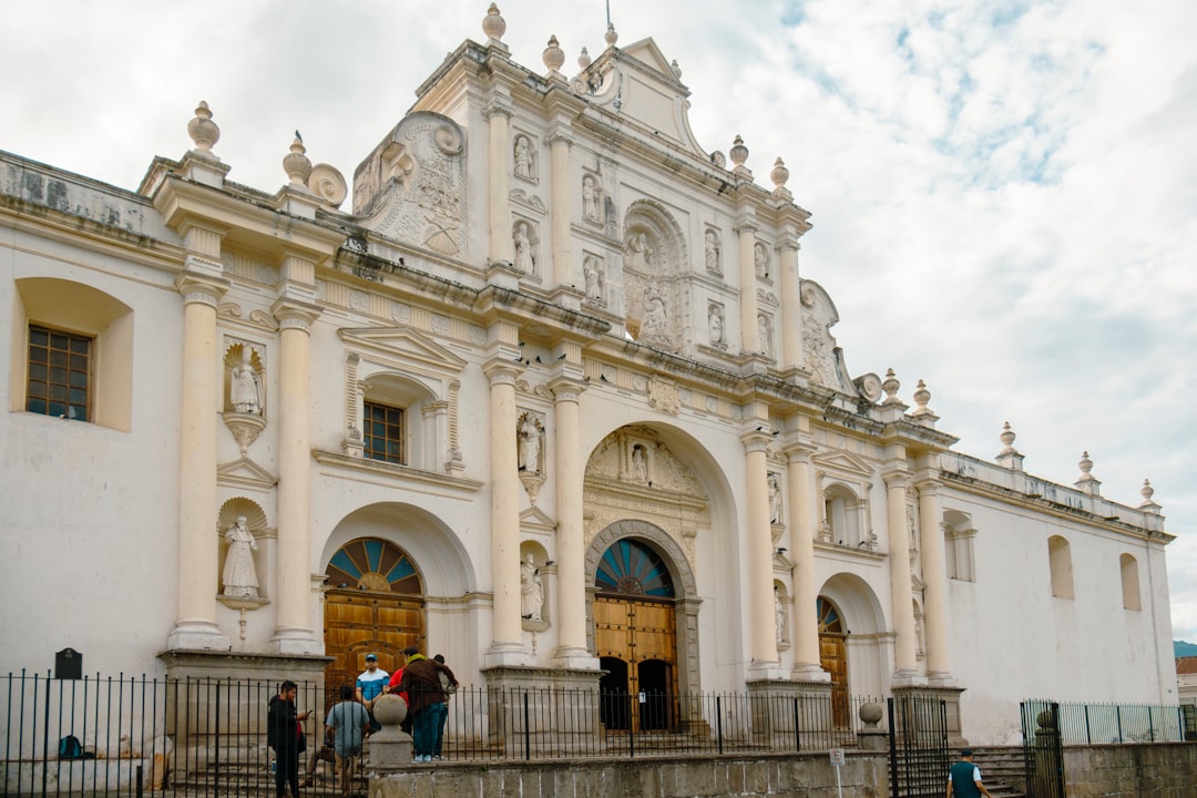 マヤ美術館：訪問ガイド - 6 calle y 7 avenida Zona 13 Edificio No. 5 Finca La Aurora Ciudad de Guatemala | Secret World Trip Planner