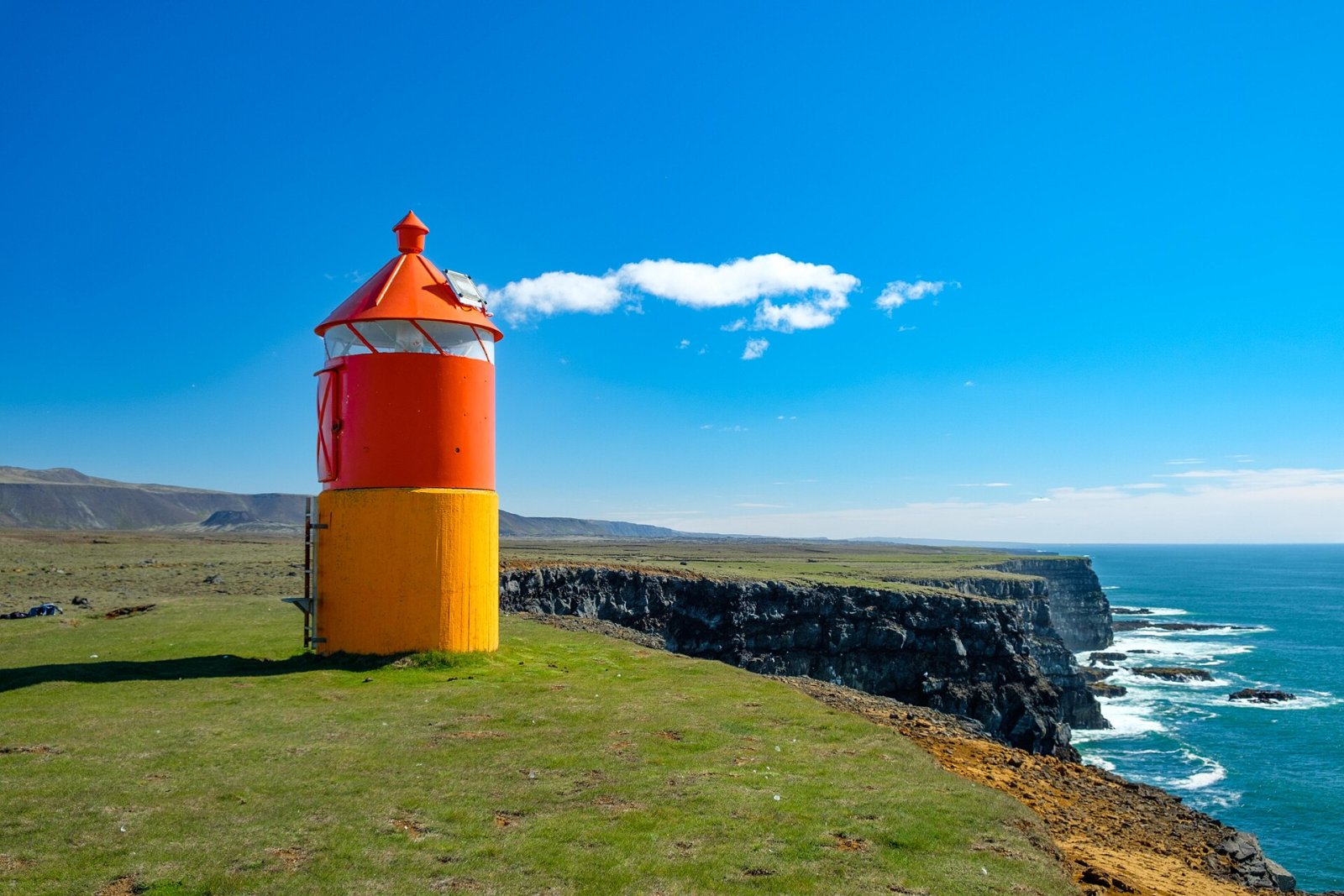 Krísuvíkurberg: Un Paradiso Naturale in Islanda - RWJJ+3CG | Secret World Trip Planner