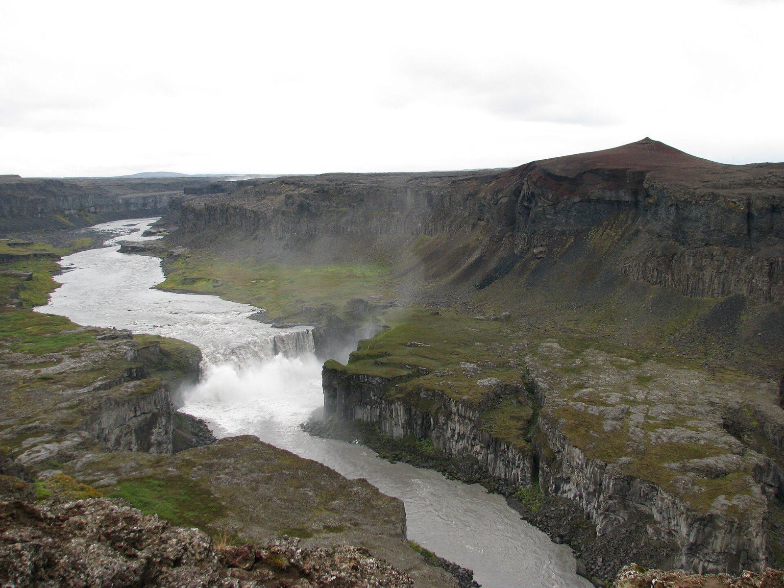 Hafragilsfoss: La Cascata Potente dell'Islanda | Secret World Trip Planner