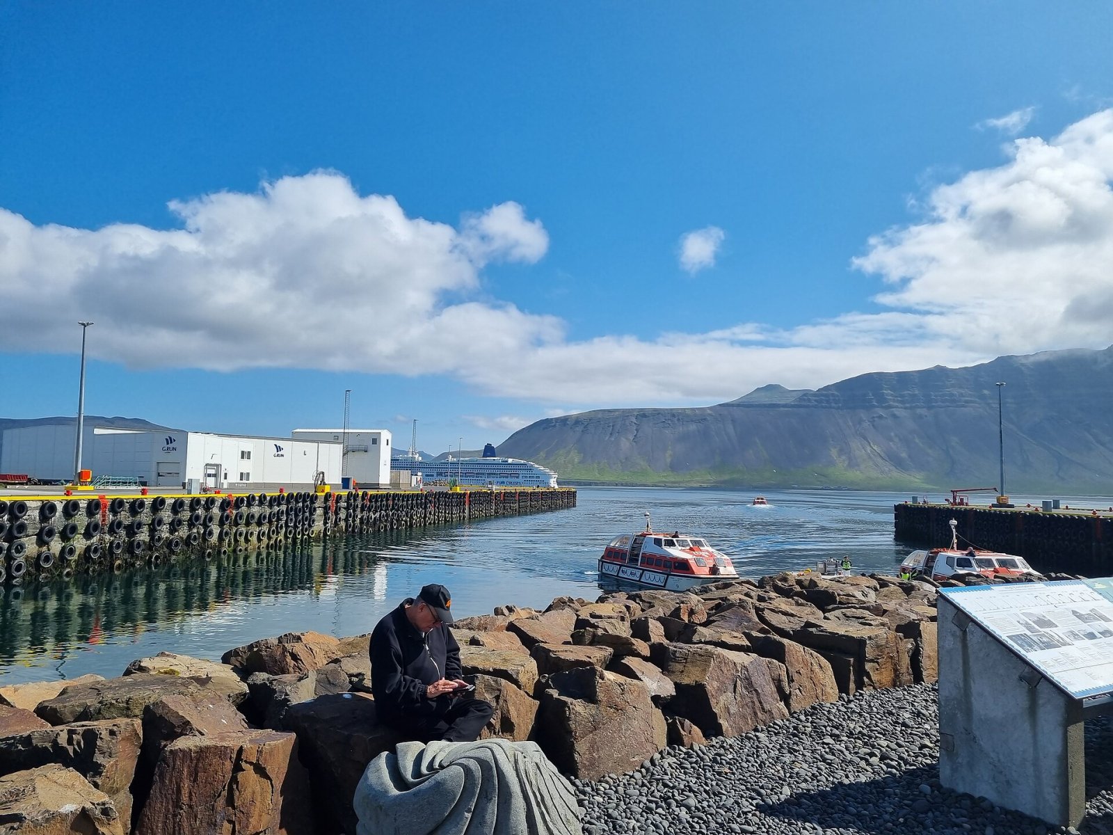 Découvrez Grundarfjörður : un bijou de l'Islande occidentale - WQG2+GC | Secret World Trip Planner