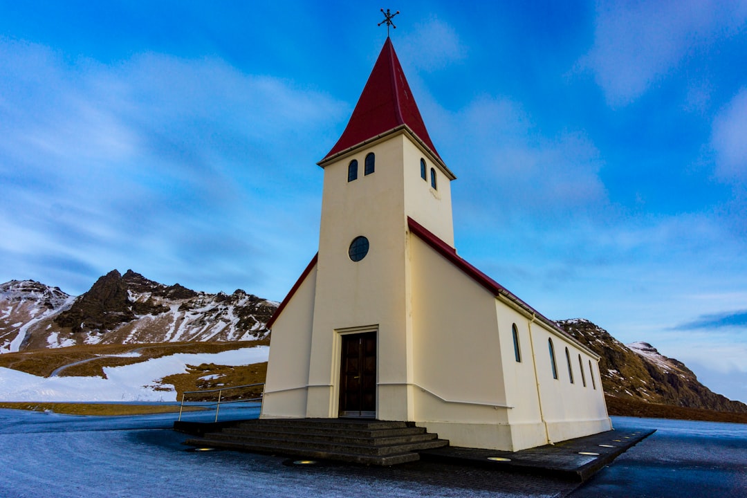 Descubre la Magia de la Vik Church en Islandia - Vík | Secret World Trip Planner