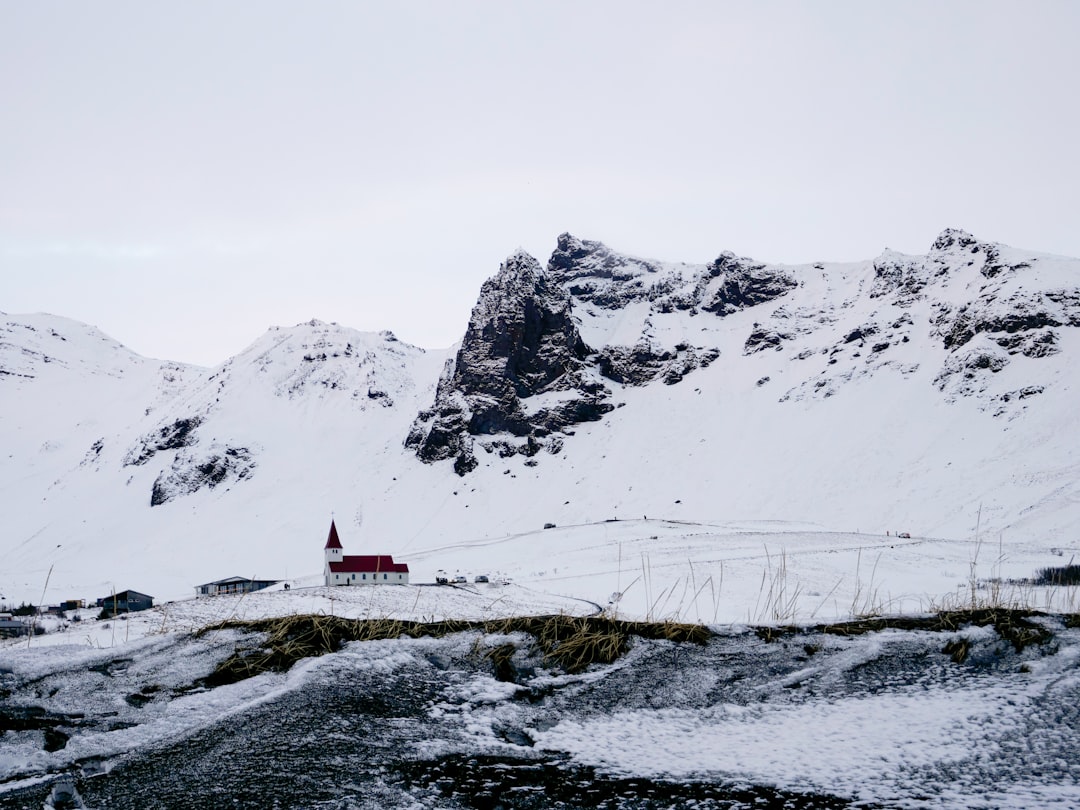 Descubra a Magia da Vik Church na Islândia - Vík | Secret World Trip Planner