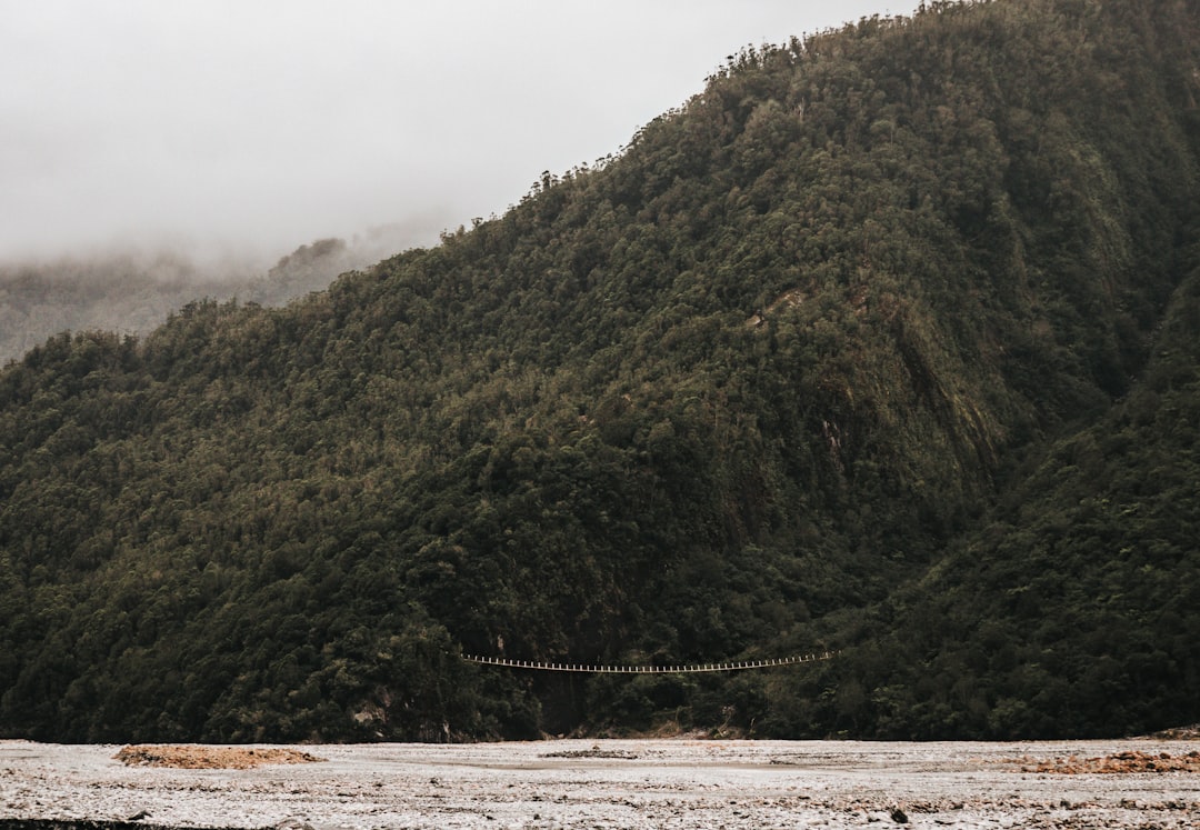 发现峡谷：新西兰的一个隐藏角落 - Milford Sound | Secret World Trip Planner