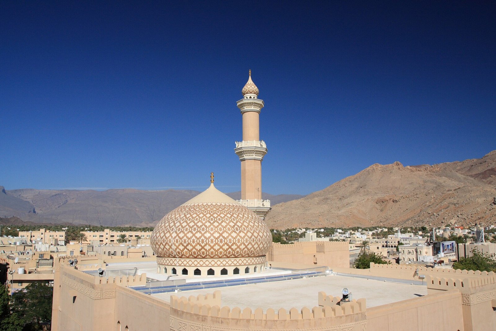 Descubre la belleza de la Mezquita en Omán - حفري الجنوبية | Secret World Trip Planner