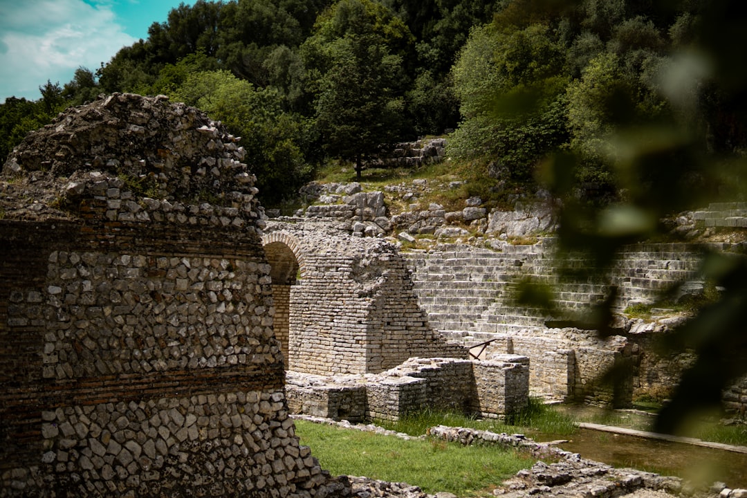 Узнайте историю Константина Великого в Албании - Berat | Secret World Trip Planner