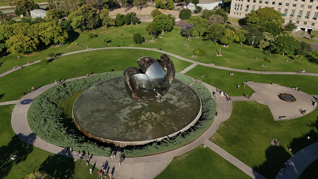 Floralis Genérica: il fiore d'acciaio di Buenos Aires - Av. Pres. Figueroa Alcorta 2301 | Secret World Trip Planner