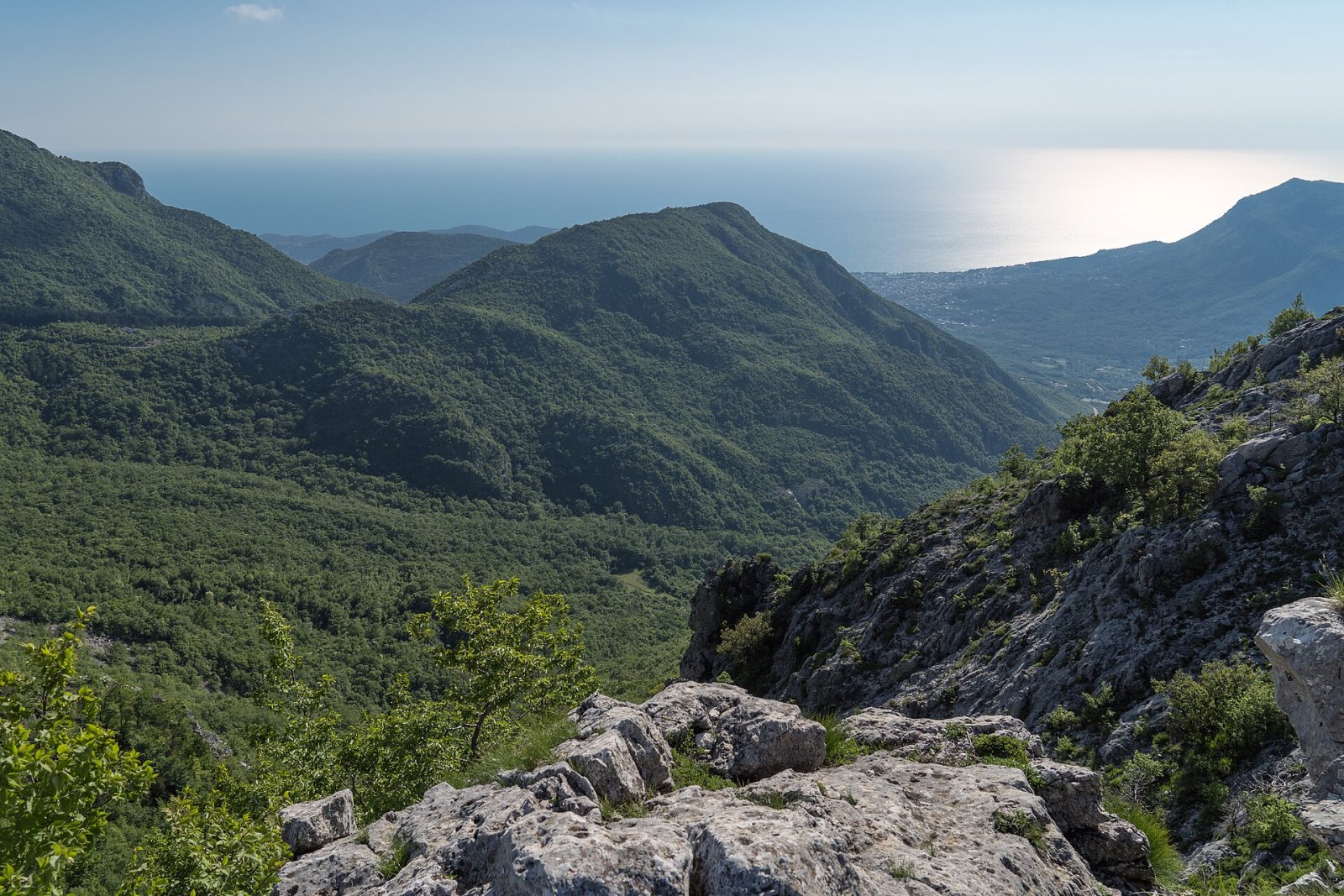Descubre Bijela Skala: un rincón de paraíso en Montenegro - Tudjemili | Secret World Trip Planner
