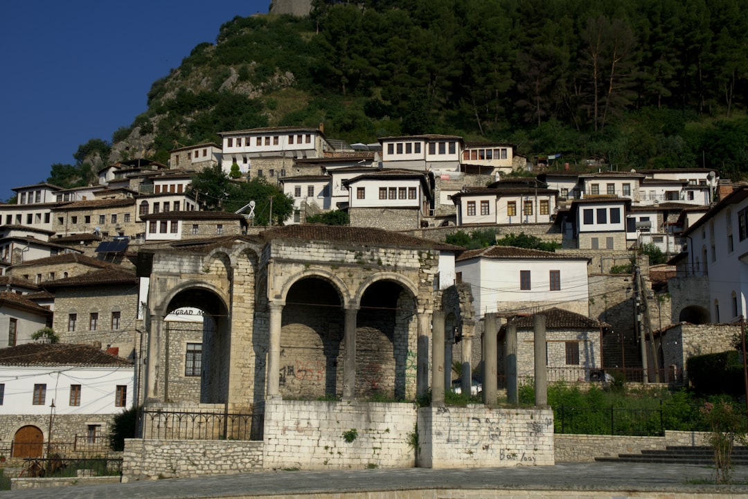 Descubre la Teqe: Un Tesoro Cultural de Gjirokastër - Varosh | Secret World Trip Planner
