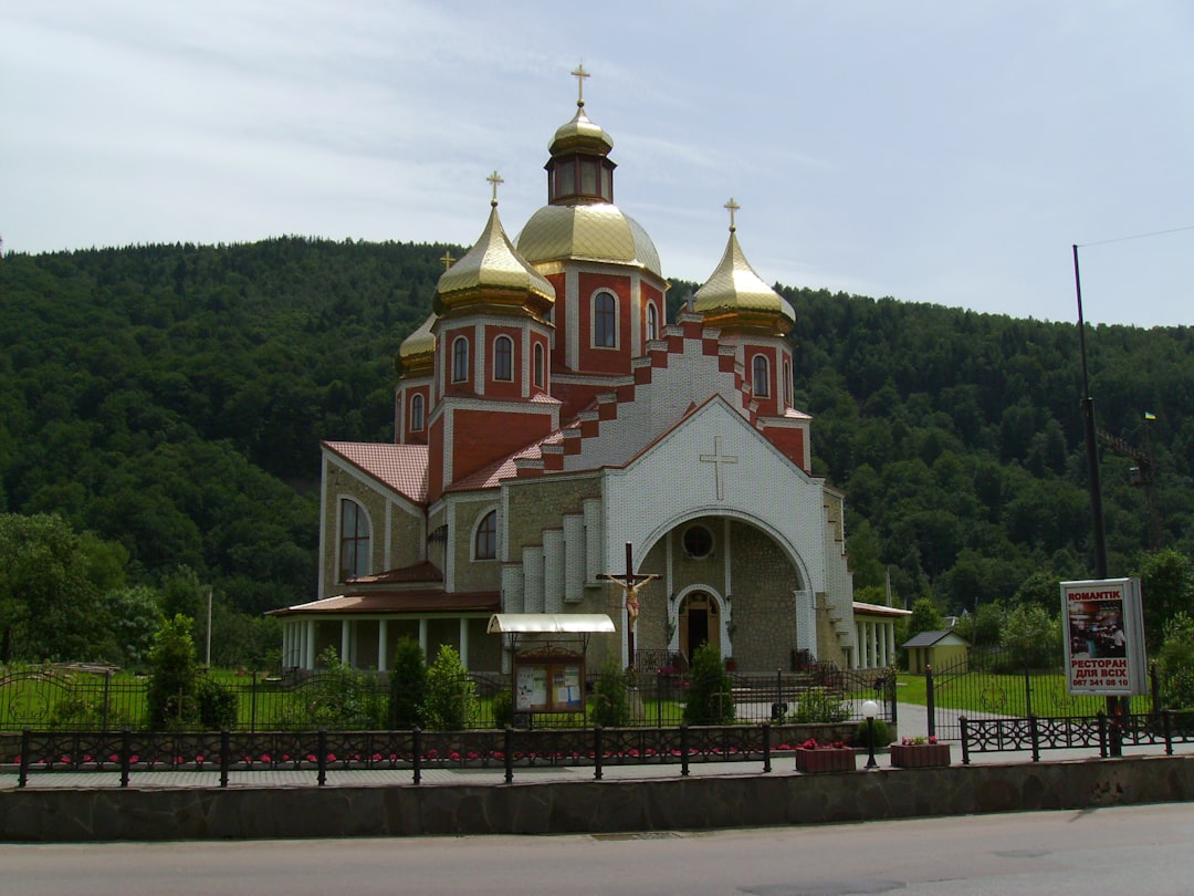 Descubre la Iglesia Ortodoxa de San Jorge en Montenegro - Gusinje | Secret World Trip Planner
