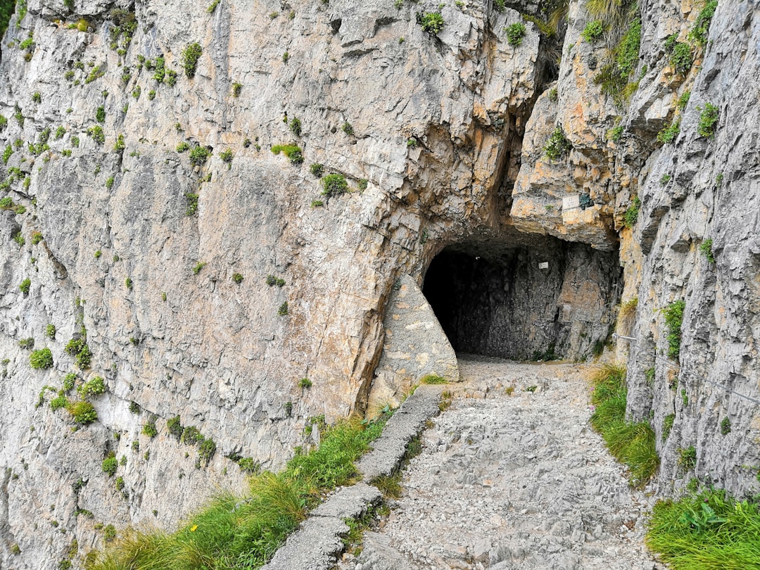 Grotta di Clamouse : cristaux blancs au cœur de l'Hérault - D4 | Secret World Trip Planner