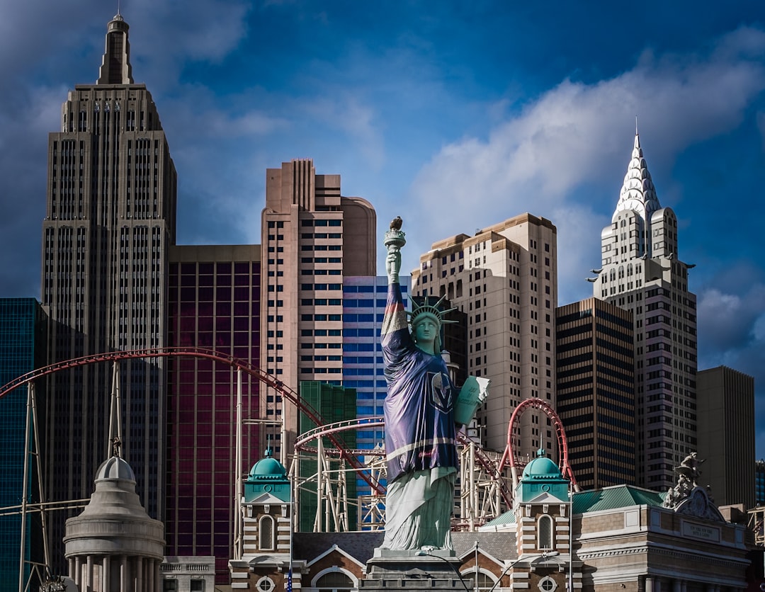 비밀의 세계 vs 트립잇: 2026년 뉴욕 최고의 앱 - New York | Secret World Trip Planner