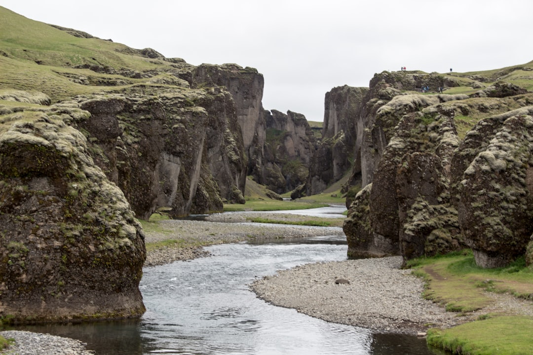 Découvrez Grjótagjá : la merveilleuse grotte d'Islande - Road 860 | Secret World Trip Planner