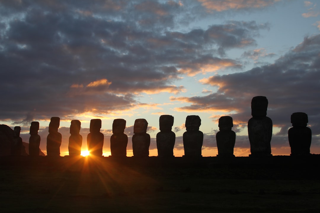 Ahu Tongariki : 15 moai au lever du soleil - Isola di Pasqua | Secret World Trip Planner
