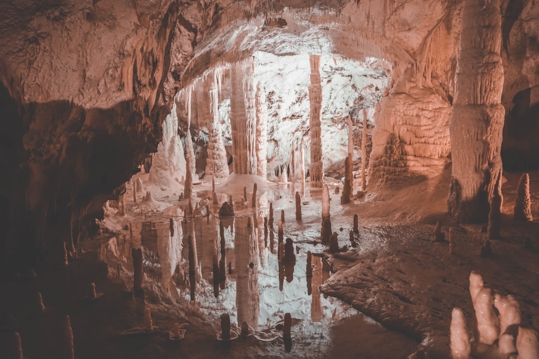 Prometheus-Höhle in Georgien: Unterirdisches Wunder - 9JG2+P6R | Secret World Trip Planner