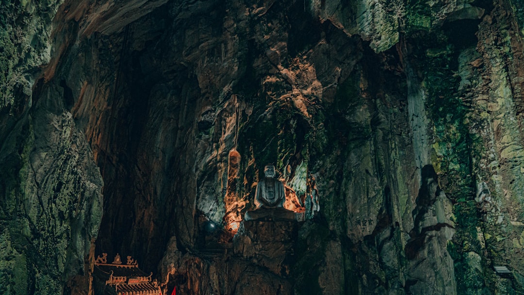 喬治亞的普羅米修斯洞穴：地下奇觀 - 9JG2+P6R | Secret World Trip Planner
