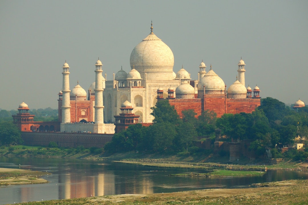 Тадж-Махал на рассвете: свет и цвета реки Ямуна - Agra | Secret World Trip Planner