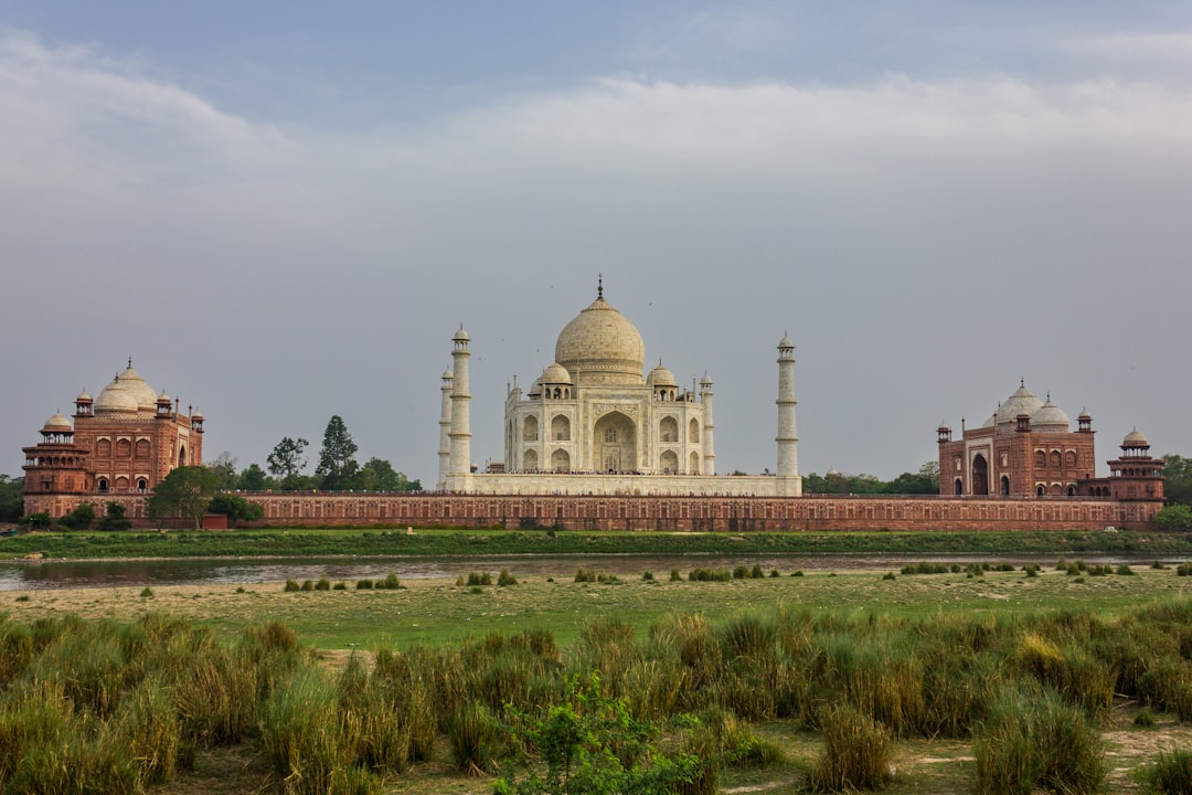 Тадж-Махал на рассвете: свет и цвета реки Ямуна - Agra | Secret World Trip Planner