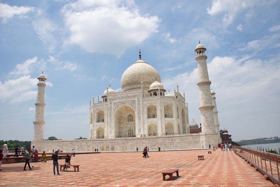 Тадж-Махал на рассвете: свет и цвета реки Ямуна - Agra | Secret World Trip Planner
