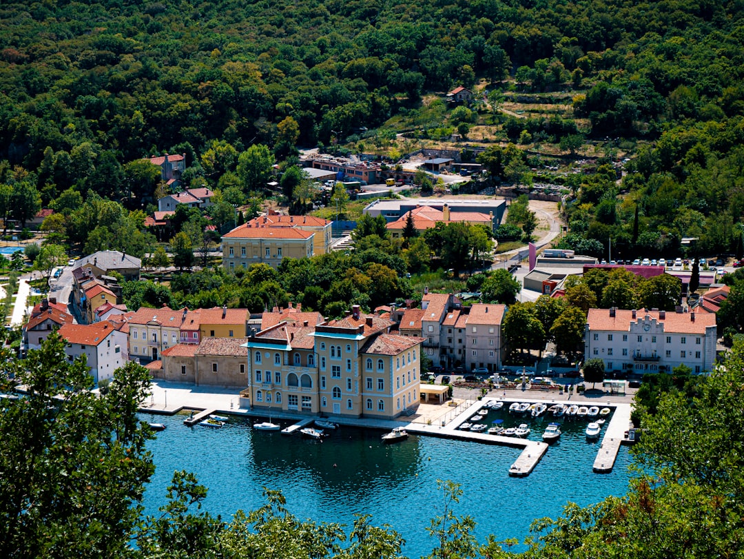 Andrijaš : Un coin caché de Croatie immergé dans la nature - Gornje Igrane | Secret World Trip Planner