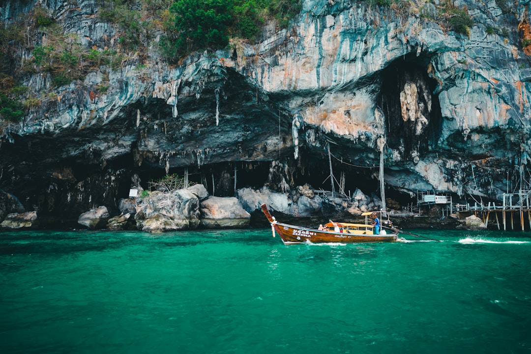 태국의 프라 낭 나이 동굴의 마법 탐험하기 - Mueang Krabi District | Secret World Trip Planner