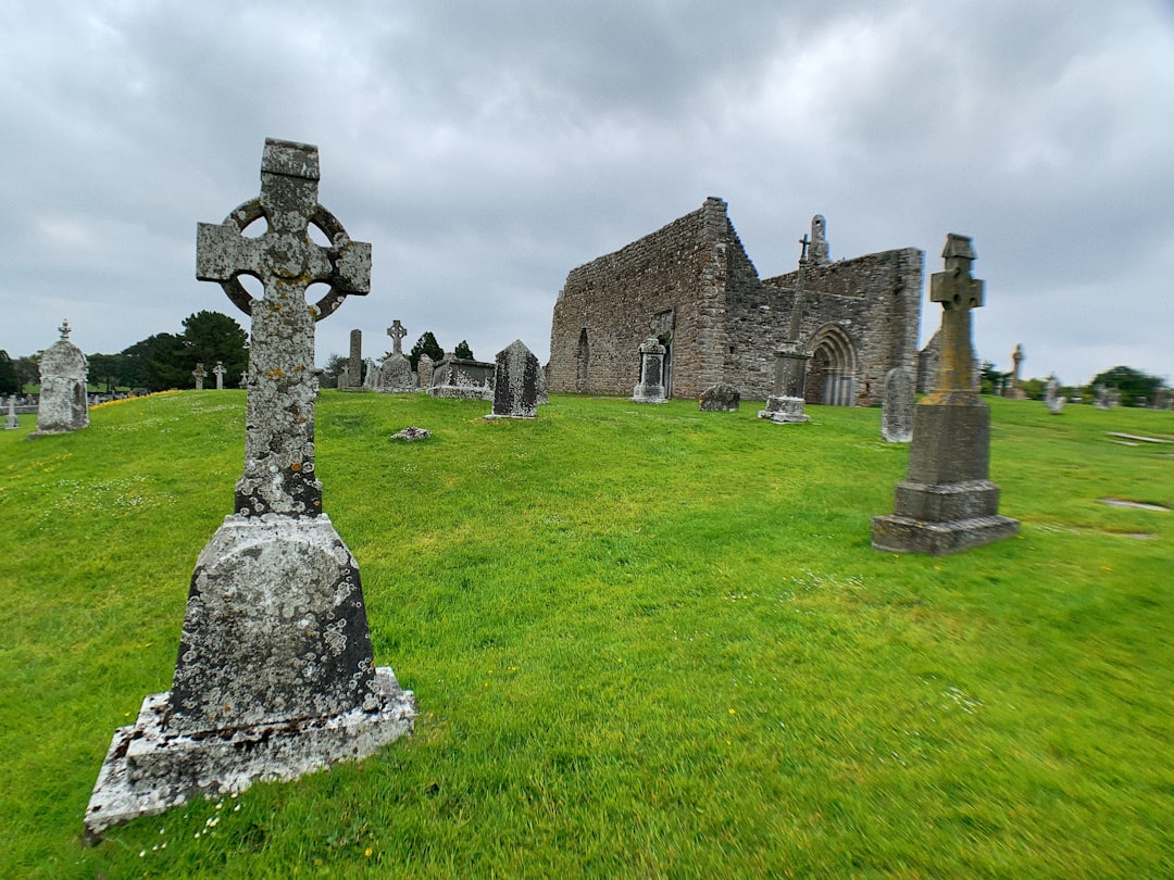 Descubre la Old Church en Irlanda: historia y encanto atemporal - Cobh | Secret World Trip Planner