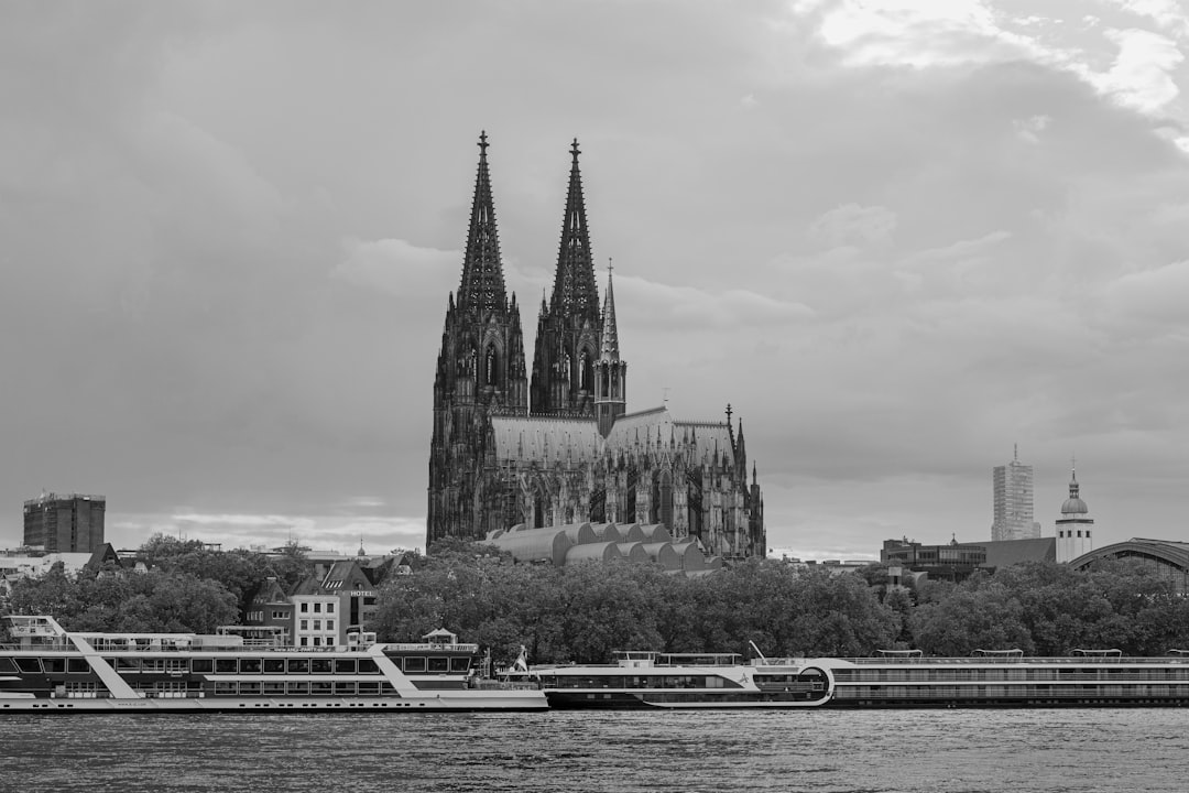 Kölner Dom: Die höchste gotische Kathedrale Europas - Domkloster 4 | Secret World Trip Planner