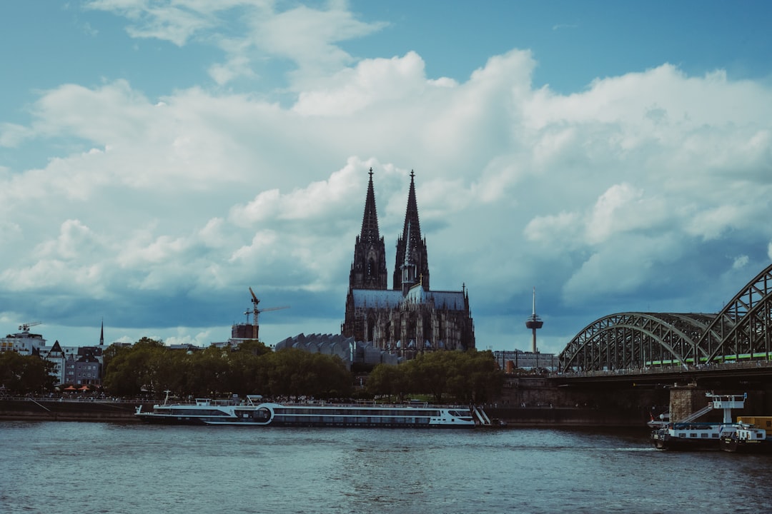 Duomo de Cologne : la plus haute cathédrale gothique d'Europe - Domkloster 4 | Secret World Trip Planner