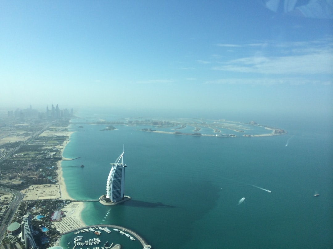 AI Reiseplaner 2026: Plane Dubai mit KI - Dubai | Secret World Trip Planner