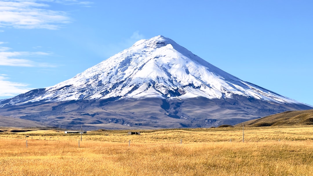 コトパクシ:エクアドル最高の活火山を登る - Cotopaxi | Secret World Trip Planner