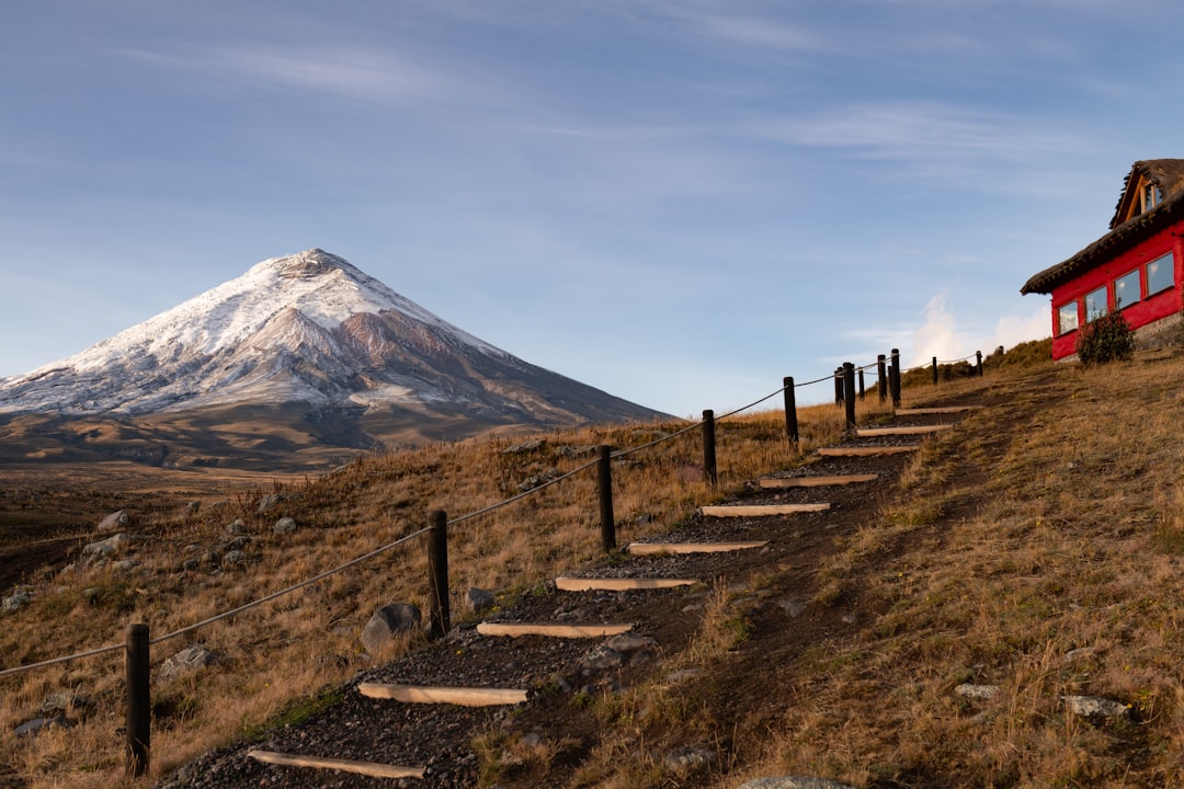 コトパクシ:エクアドル最高の活火山を登る - Cotopaxi | Secret World Trip Planner