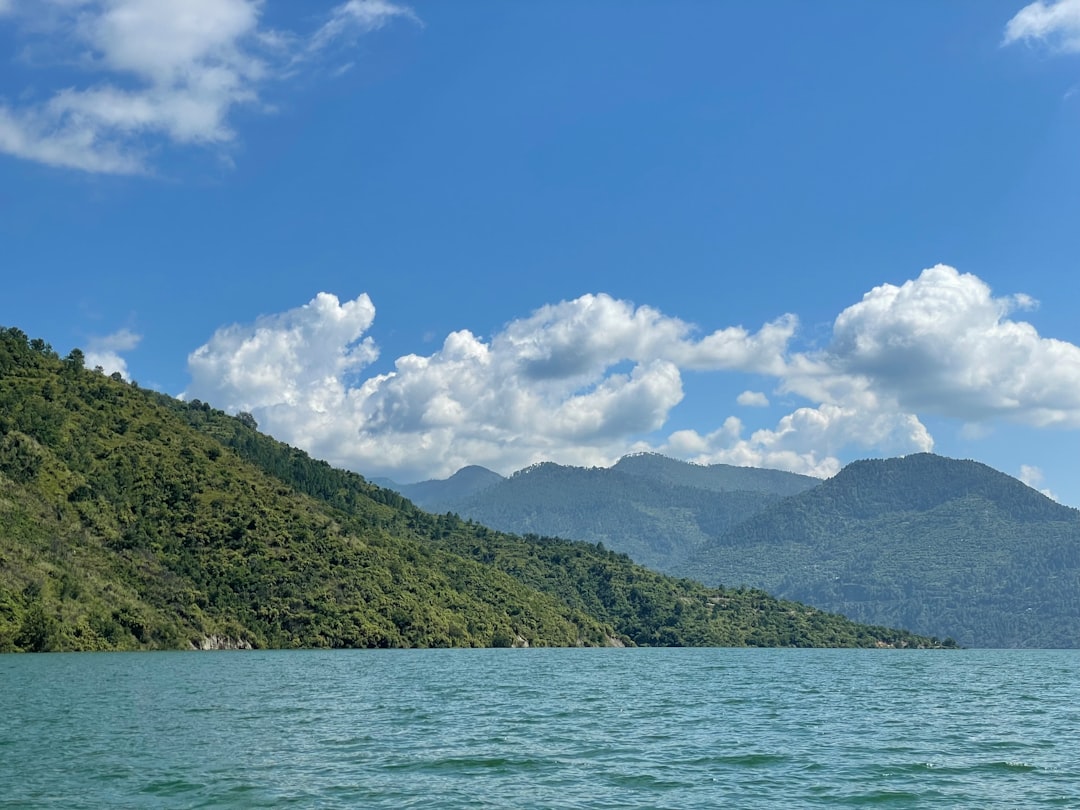 Lago Phewa, Pokhara: reflexo do Annapurna - Lago Phewa | Secret World Trip Planner
