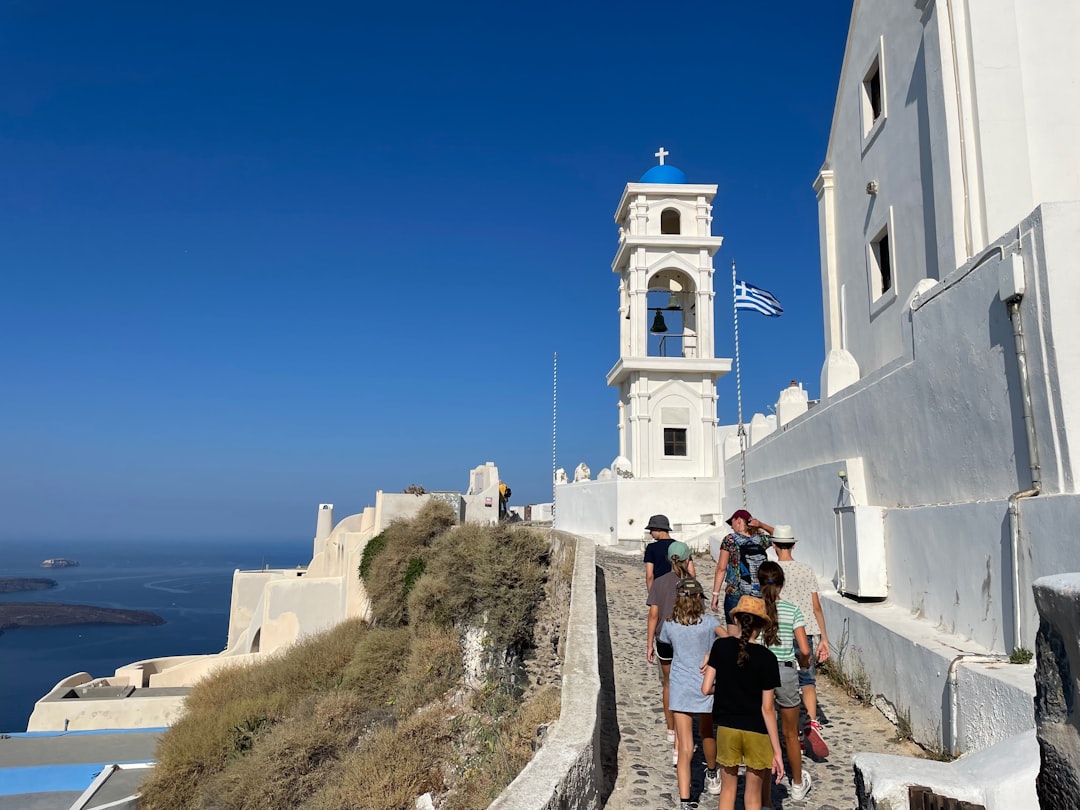 Il trekking da Fira a Oia: il sentiero della caldera - CCPF+X3 | Secret World Trip Planner