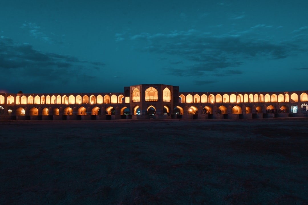 Si-o-se Pol: el puente de los 33 arcos en Isfahan - Esfahan | Secret World Trip Planner