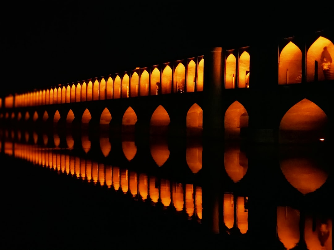 西方的33拱桥：伊斯法罕的西奥塞桥 - Esfahan | Secret World Trip Planner