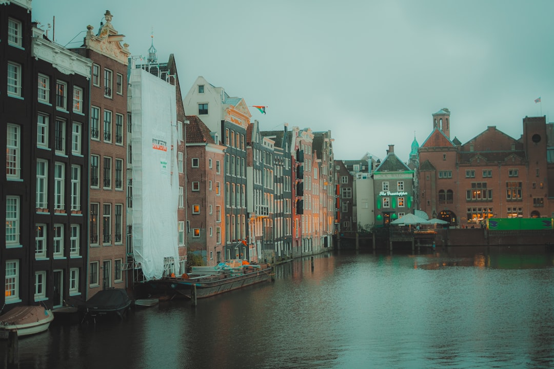 Secret World vs Wanderlog: el mejor planificador de viajes para Ámsterdam 2026 - Amsterdam | Secret World Trip Planner