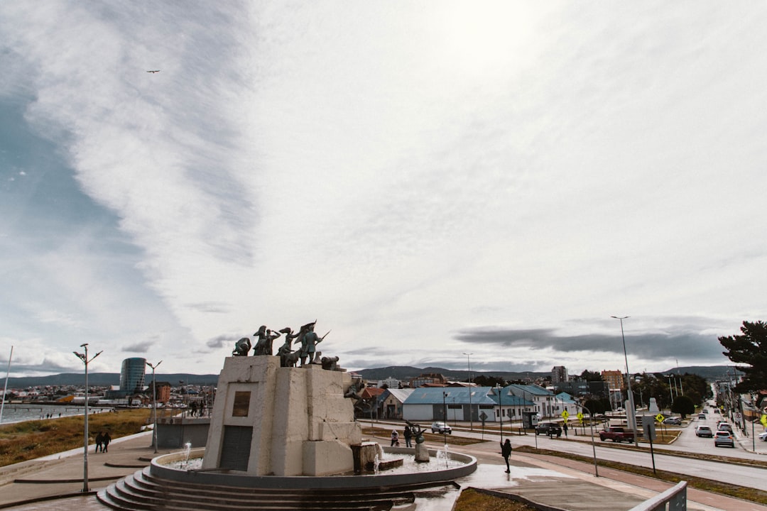 Monumento à Família Minera: um tributo à história minerária do Chile - Machalí | Secret World Trip Planner