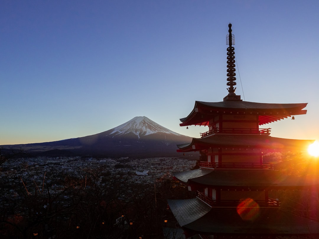 Pagoda Chureito: la arquitectura que enmarca el Fuji - Fujiyoshida | Secret World Trip Planner