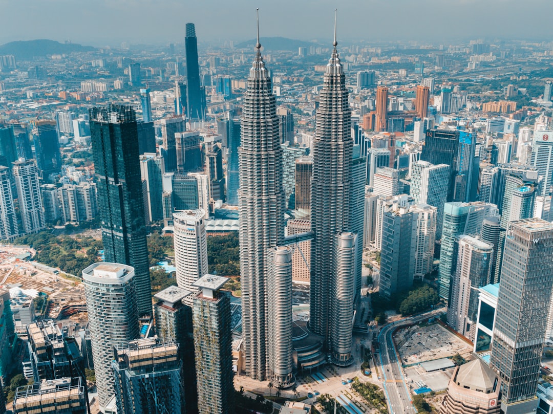 Torres Petronas : architecture et vertige à Kuala Lumpur - 50088 Kuala Lumpur | Secret World Trip Planner