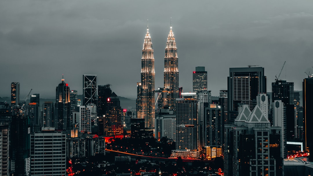Torres Petronas: arquitetura e emoção em Kuala Lumpur - 50088 Kuala Lumpur | Secret World Trip Planner
