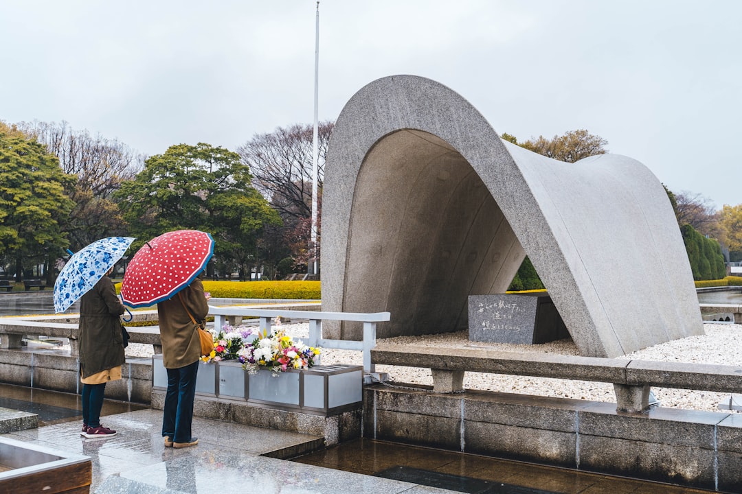 広島平和記念碑：抵抗するドームの物語 - Hiroshima | Secret World Trip Planner