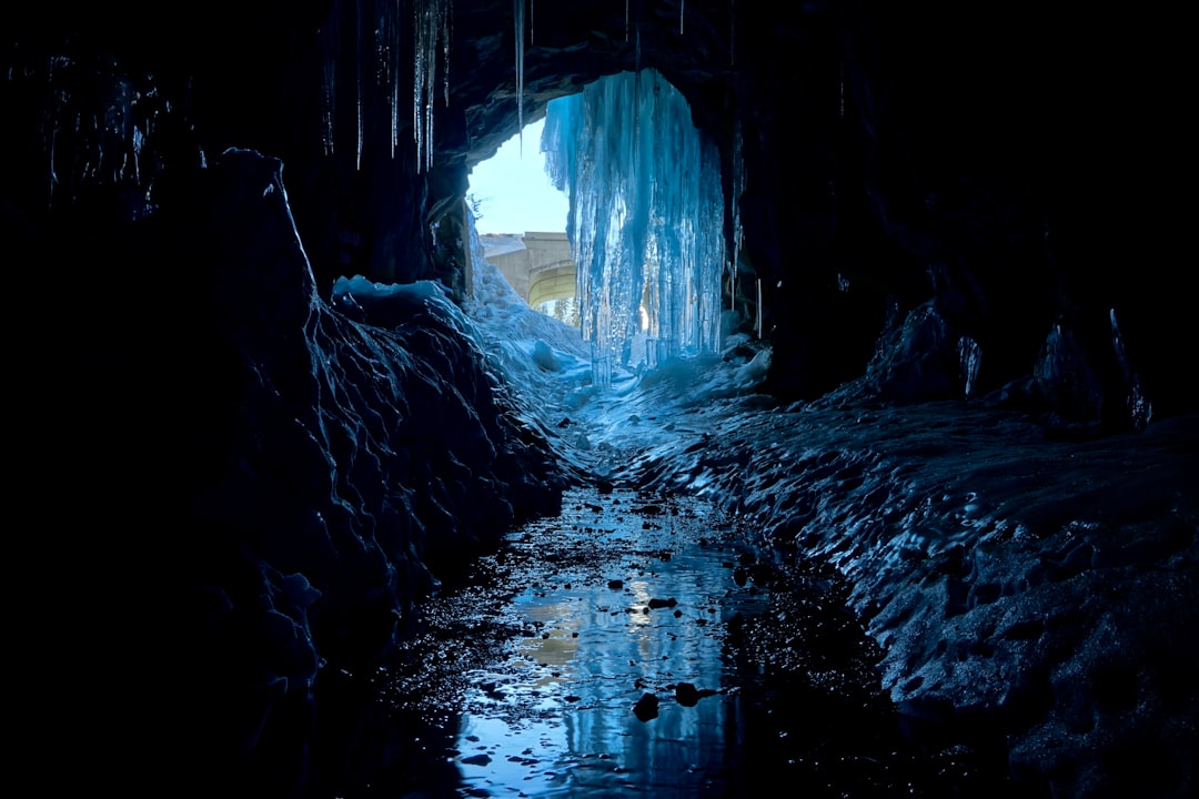 Grotta de Gelo Narusawa: No Coração do Fuji - Minamitsuru District | Secret World Trip Planner